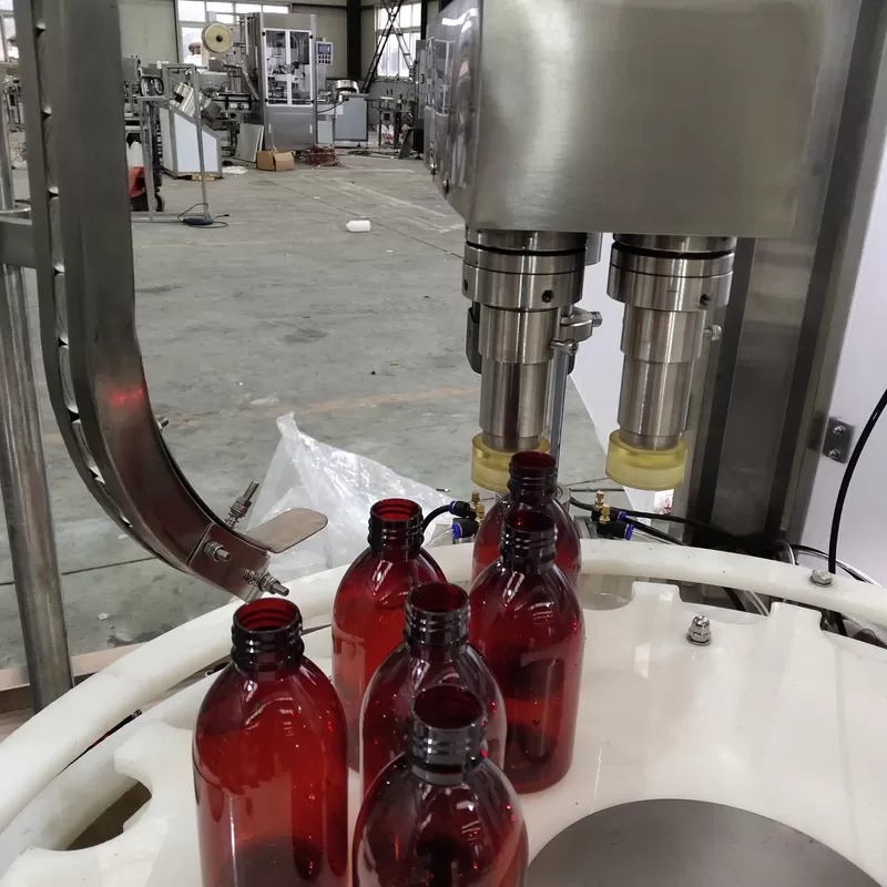מכונת מילוי בקבוק שמן אתרי 3 קילוואט עם מכשיר נגד טפטוף יניקה